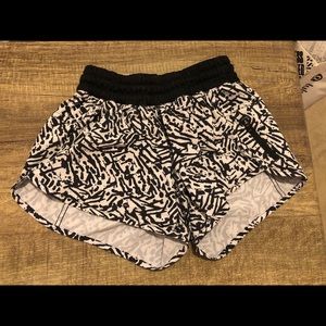 black and white lululemon shorts